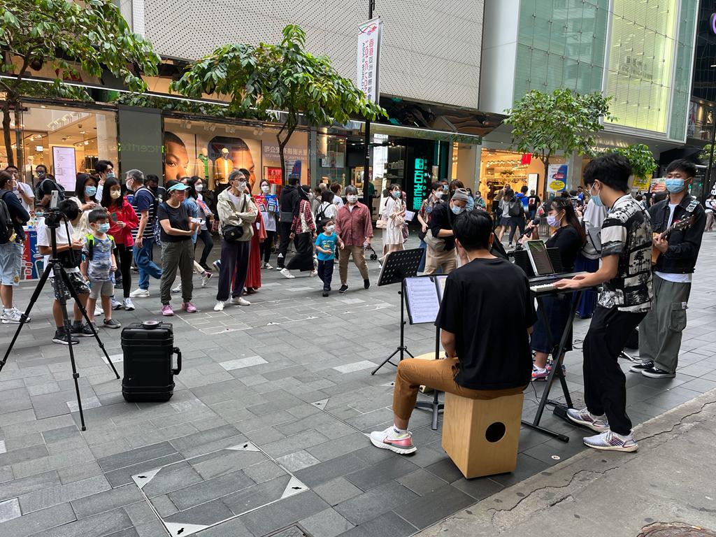 anitamui busking 1